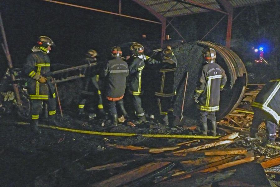 Feu dans un hangar agricole sur la commune de Cahuzac-sur-Vère