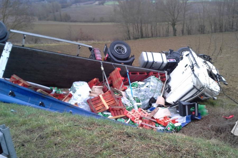 Accident entre un poids-lourd et une voiture à Puylaurens
