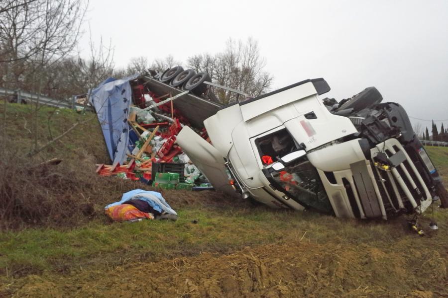 Accident entre un poids-lourd et une voiture à Puylaurens