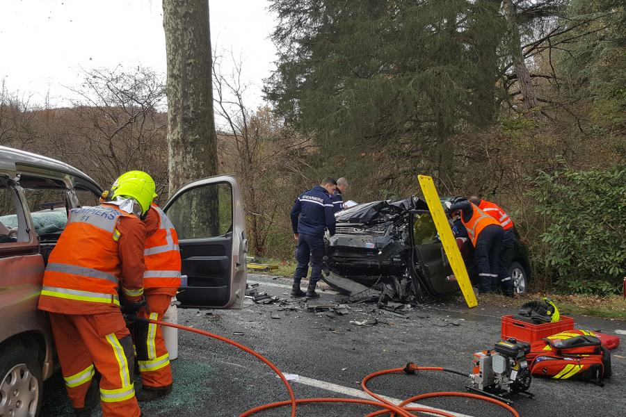Accident entre deux voitures sur la RD612
