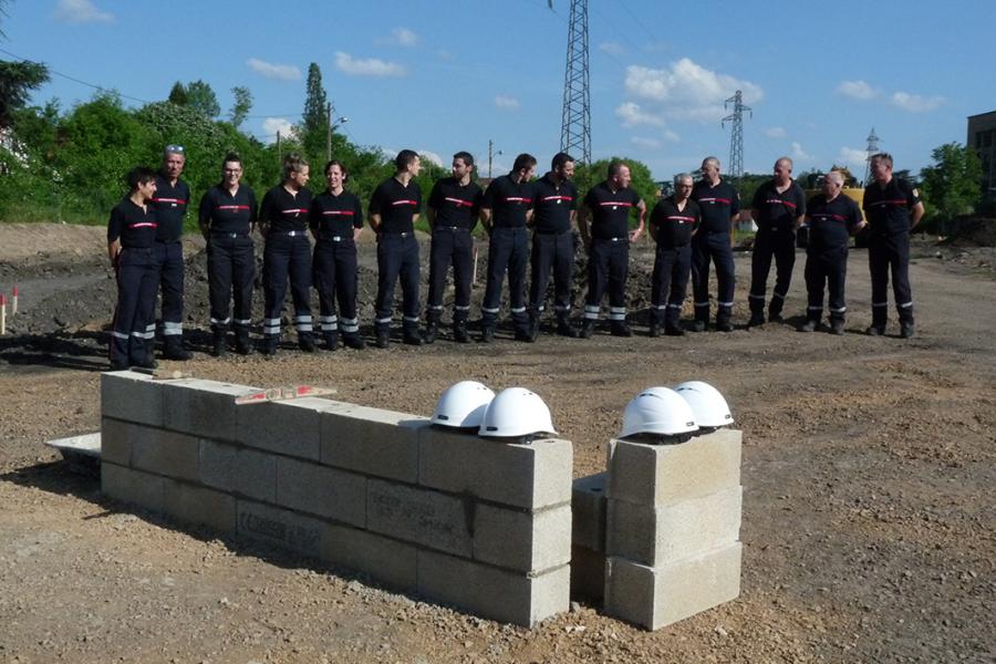 Pose de la première pierre du futur centre de secours de Carmaux