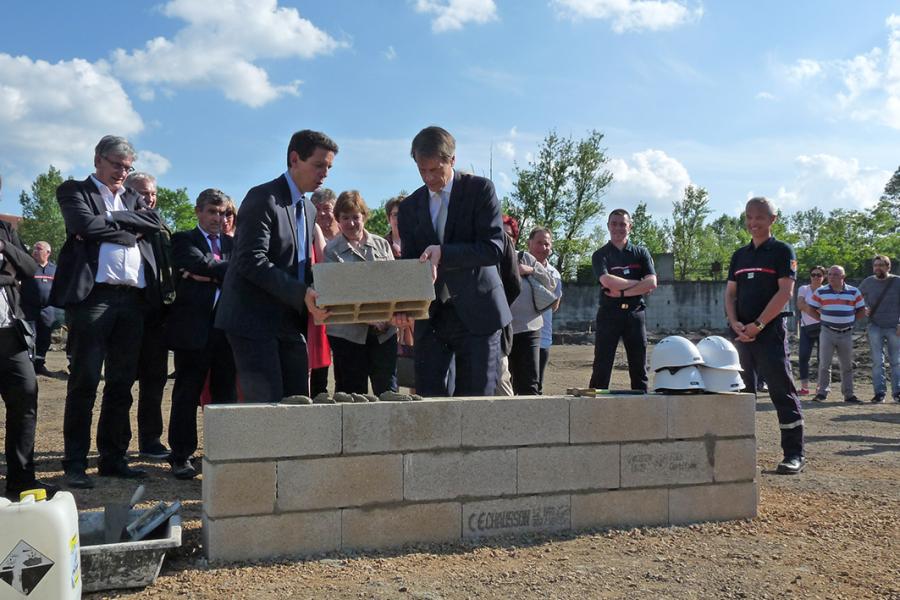 Pose de la première pierre du futur centre de secours de Carmaux