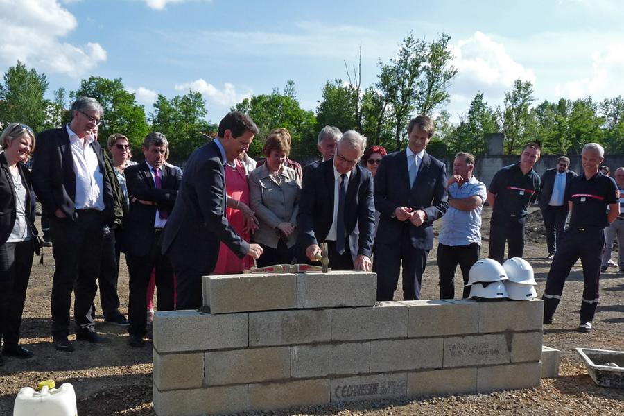 Pose de la première pierre du futur centre de secours de Carmaux