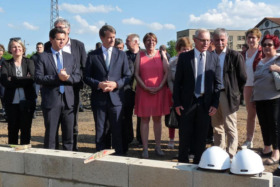 Pose de la première pierre du futur centre de secours de Carmaux