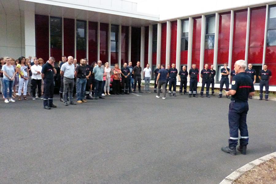 Hommage au 1ère classe Henry de la brigade des sapeurs-pompiers de Paris