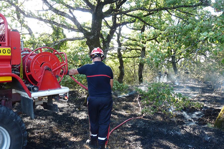 Important feu de broussailles sur la commune de Castres