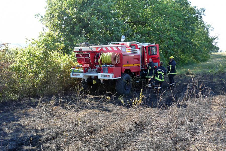 Important feu de broussailles sur la commune de Castres