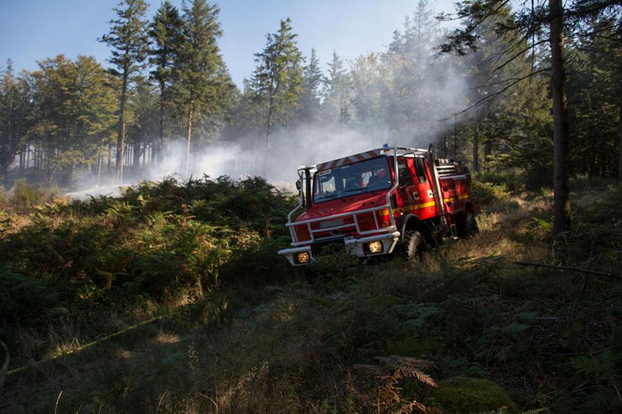Feu d&#039;éolienne qui se propage à la végétation sur la commune de Sauveterre