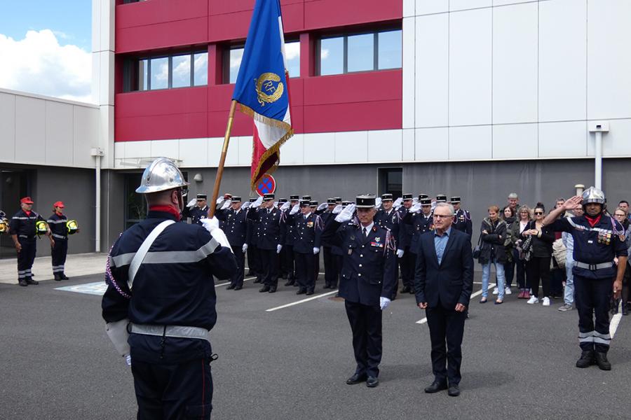 Cérémonie en l'honneur de 16 nouveaux sapeurs-pompiers professionnels