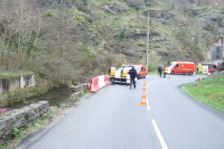 Accident d&#039;une voiture dans un cours d&#039;eau