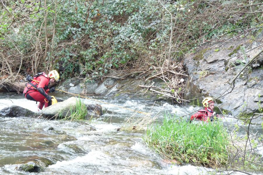 Accident d&#039;une voiture dans un cours d&#039;eau