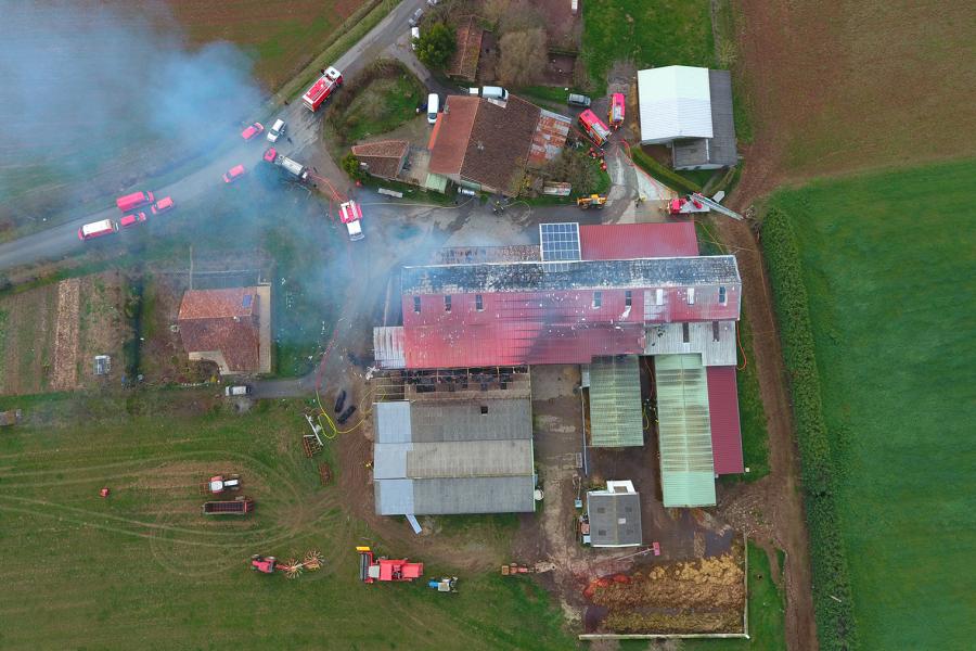 Feu de hangar agricole sur la commune de Dénat