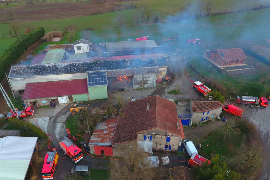 Feu de hangar agricole sur la commune de Dénat
