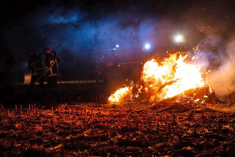 Feu d&#039;engin agricole sur la commune de Lempaut