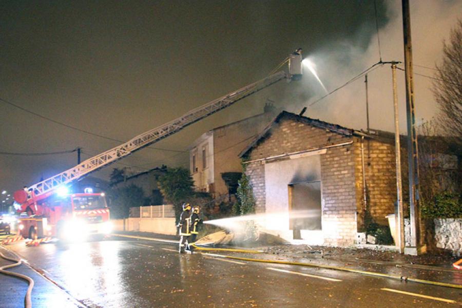 Violent incendie dans un magasin de mousse à ALBI