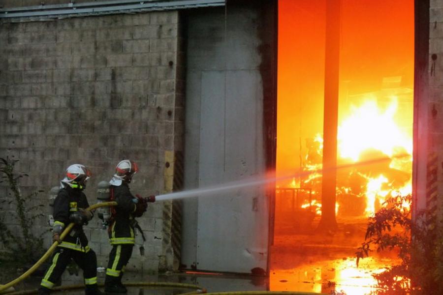  Des balles de tissus en feu dans un entrepôt de Mazamet