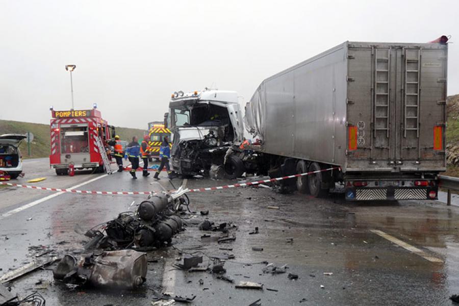 Collision entre deux poids lourds à Labruguière