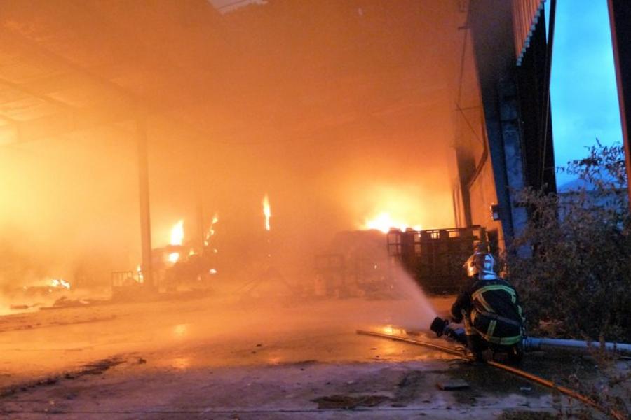  Des balles de tissus en feu dans un entrepôt de Mazamet