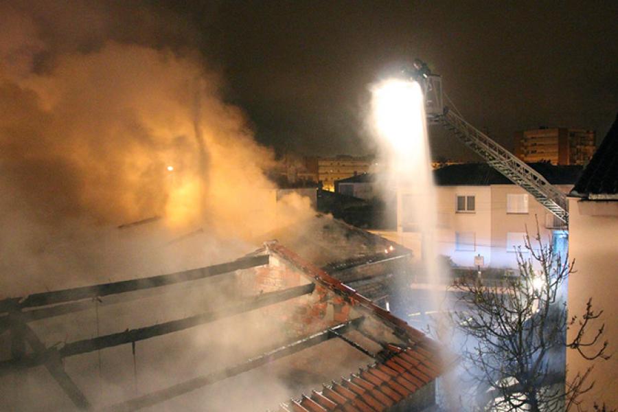 Violent incendie dans un magasin de mousse à ALBI