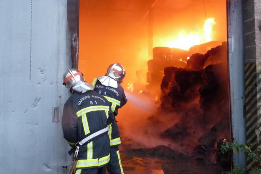  Des balles de tissus en feu dans un entrepôt de Mazamet