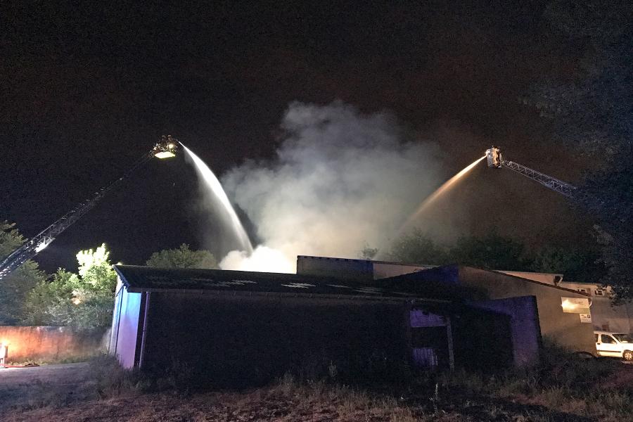 Feu d&#039;entrepôt sur la commune de Mazamet