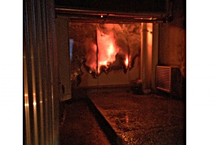 Feu de bâtiment industriel à Alban
