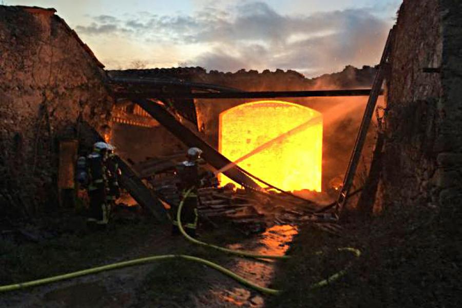 Feu de hangar agricole sur la commune d&#039;Aiguefonde