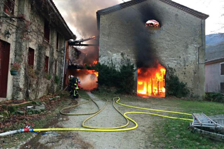 Feu de hangar agricole sur la commune d&#039;Aiguefonde