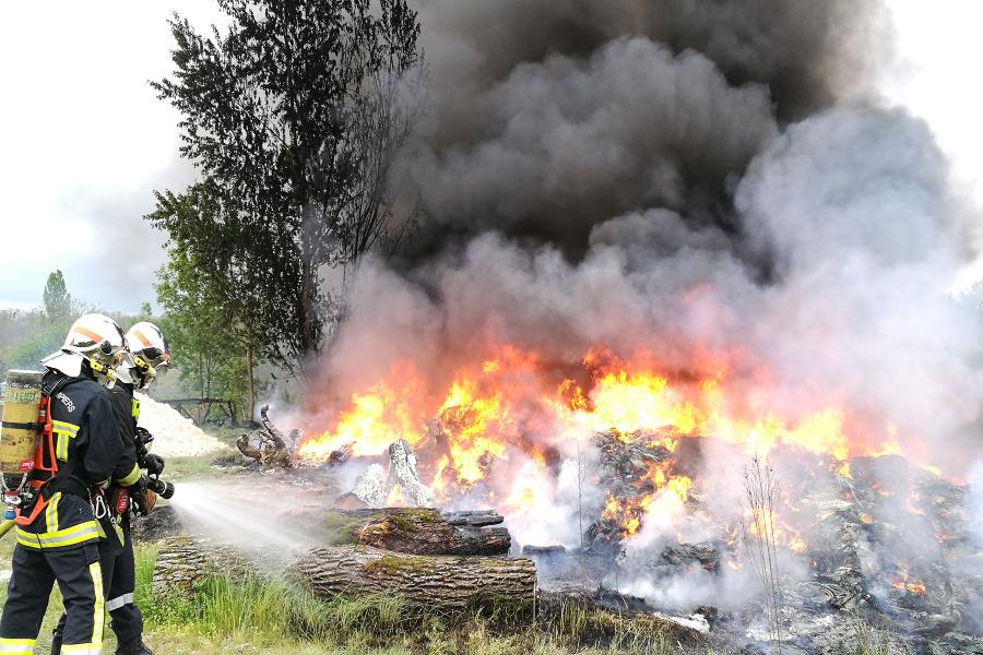 Un feu de pneus sur la commune de Milhavet