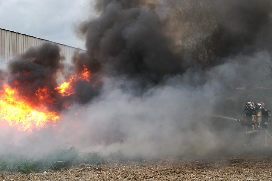 Un feu de pneus sur la commune de Milhavet