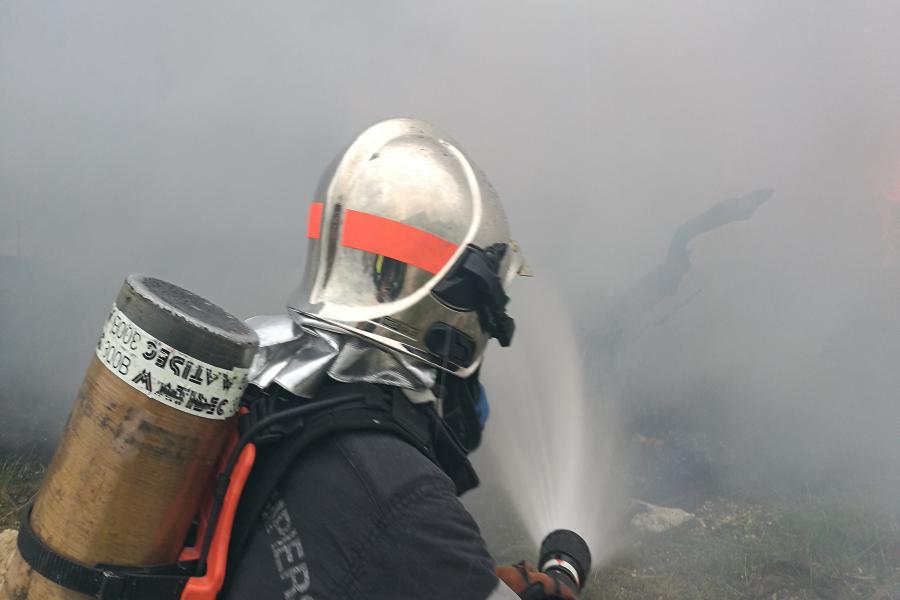 Un feu de pneus sur la commune de Milhavet