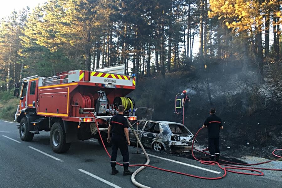 2 trackers interviennent sur un feu à Escroux
