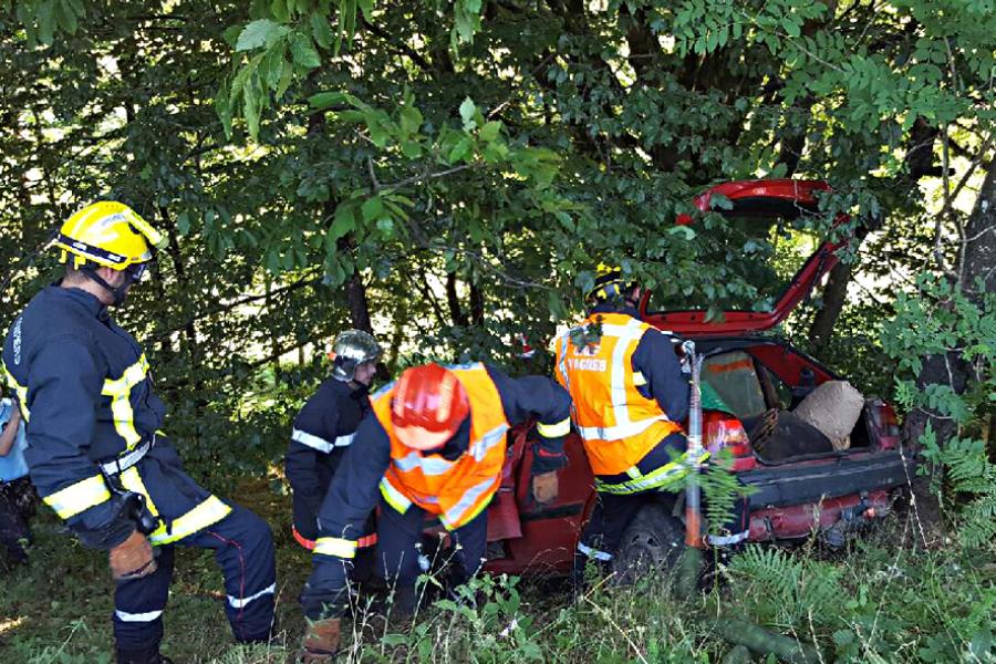 Embardée d&#039;une voiture sur la commune de Lacabarède