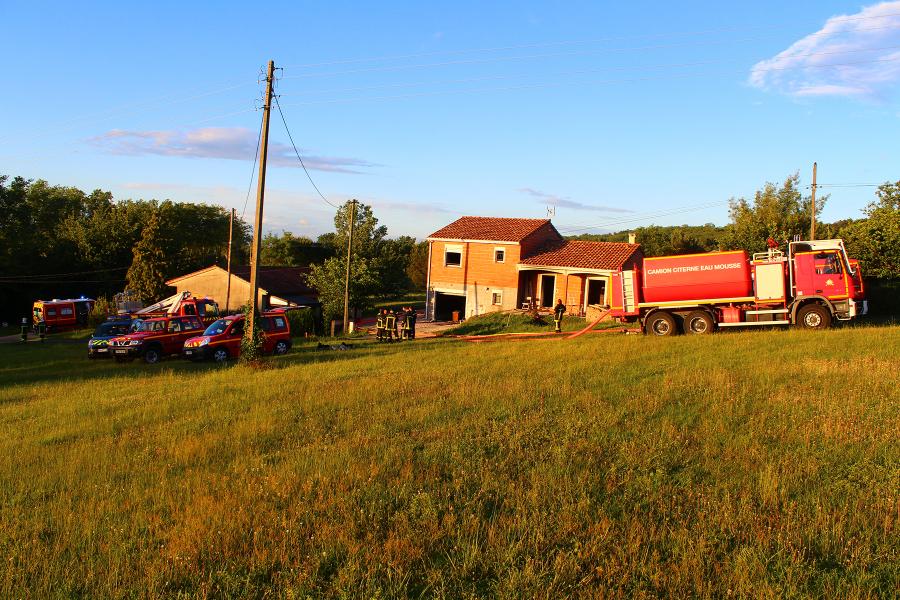 Feu d&#039;habitation sur la commune de Parisot
