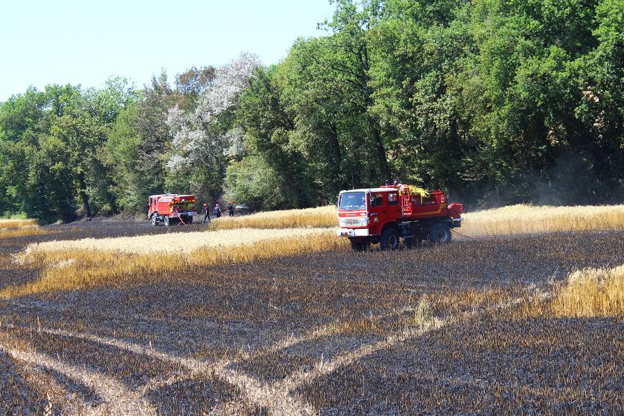Feu de récolte sur la commune de Carlus