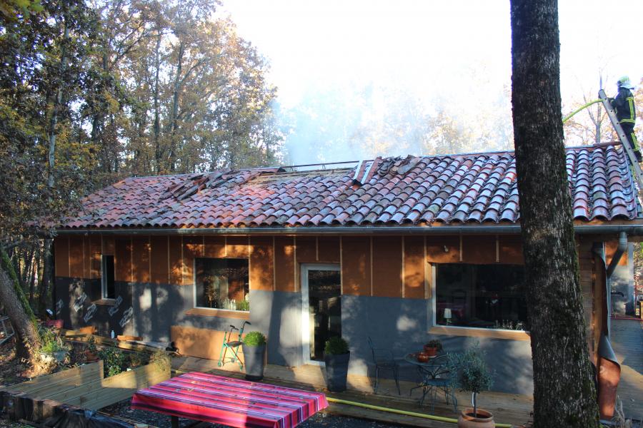 Une maison en construction détruite par un incendie à Saint-Gauzens
