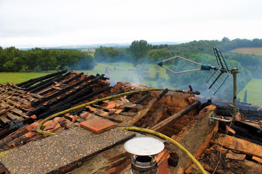 Feu d&#039;habitation sur la commune de Parisot