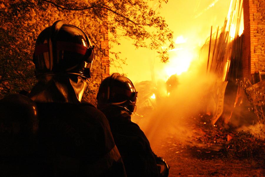 Feu d&#039;entrepôt sur la commune de Mazamet
