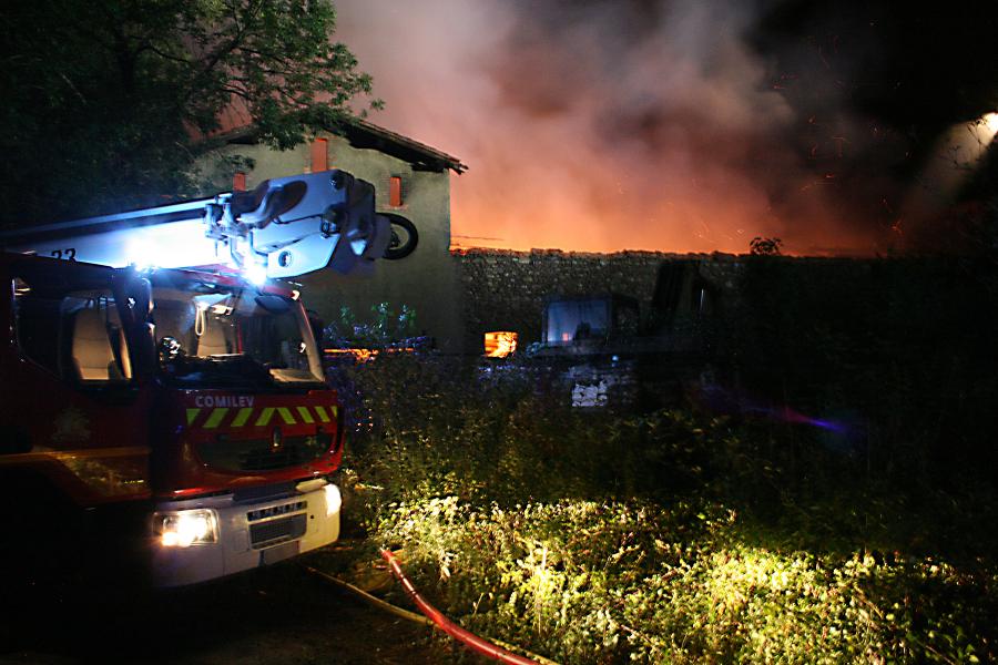 Feu d&#039;entrepôt sur la commune de Mazamet