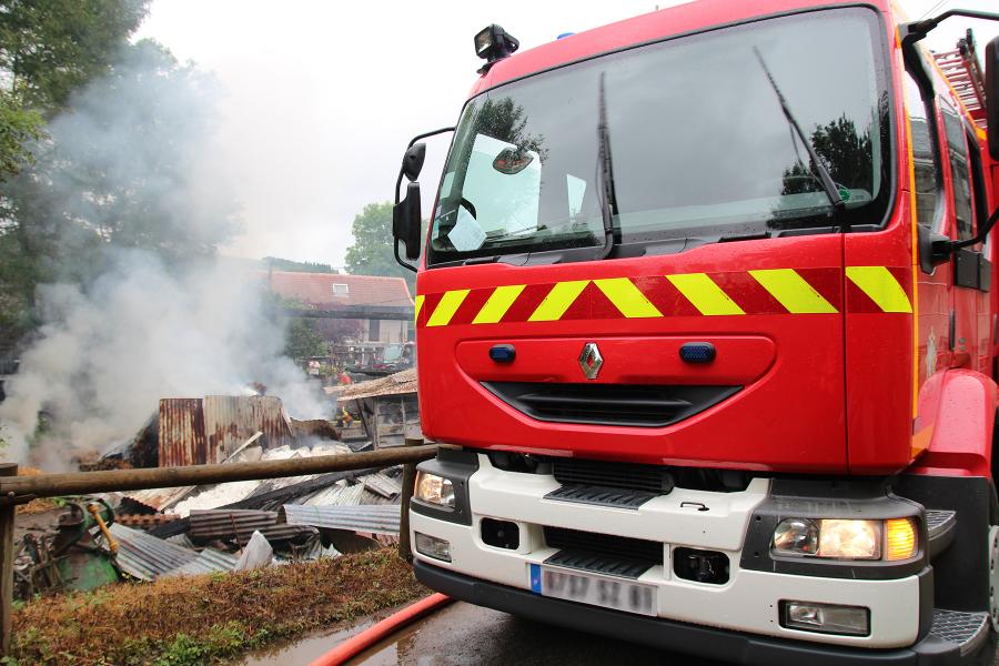 Feu de hangar agricole à Tanus