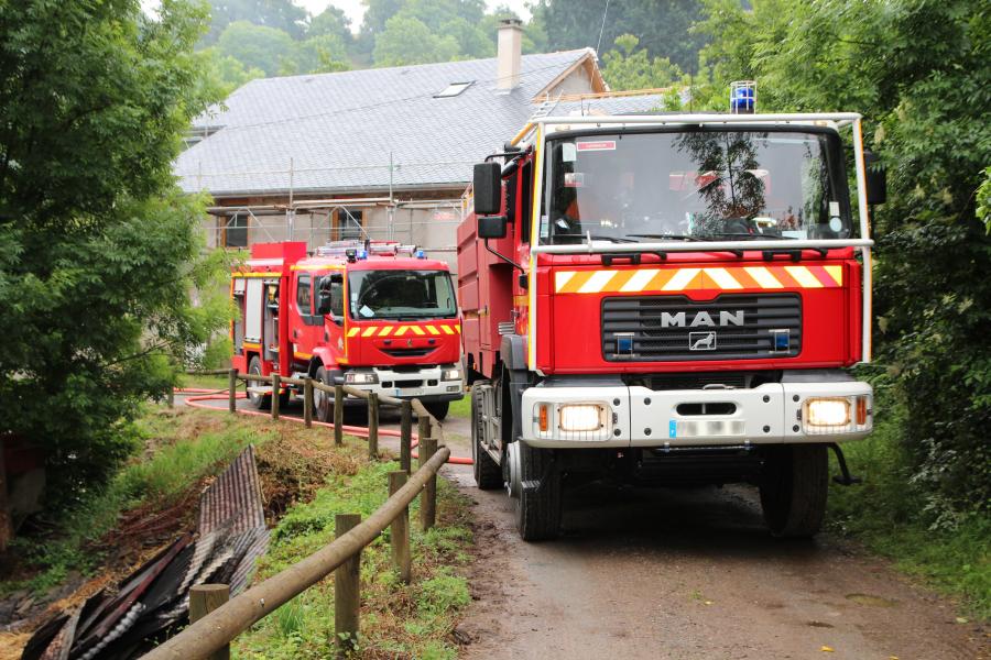 Feu de hangar agricole à Tanus