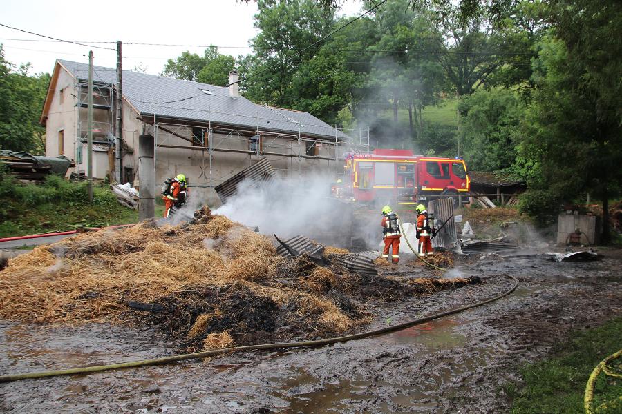 Feu de hangar agricole à Tanus