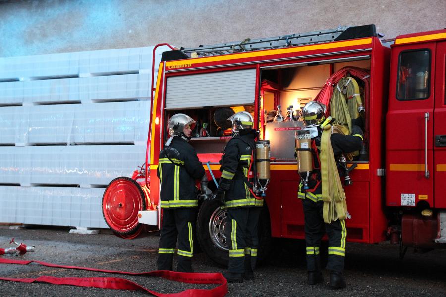 Feu de bâtiment agricole à Montdragon : 70 sapeurs-pompiers engagés