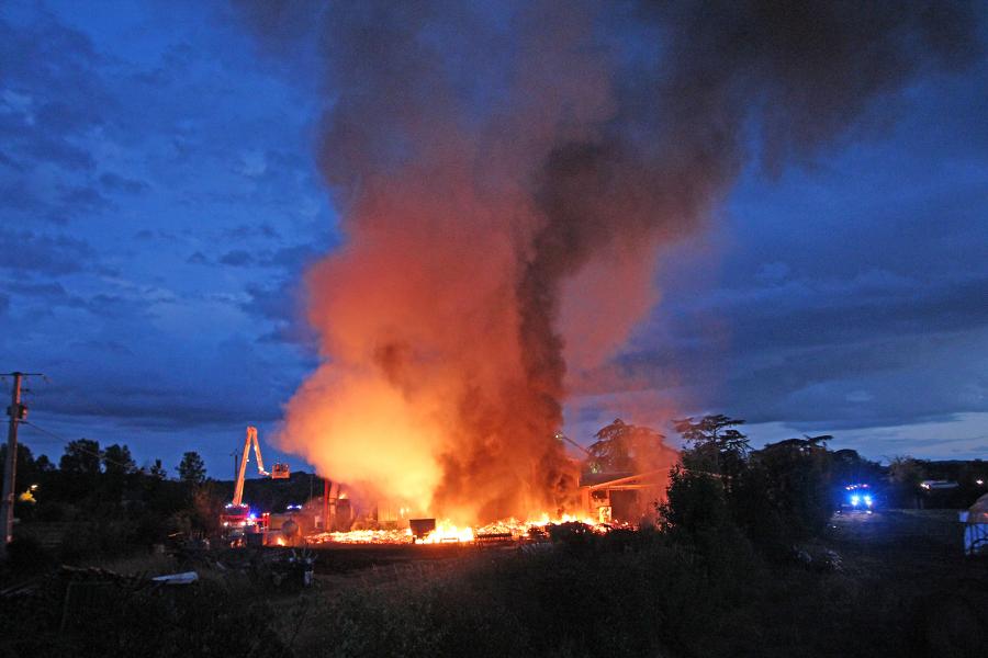 Feu de bâtiment agricole à Montdragon : 70 sapeurs-pompiers engagés