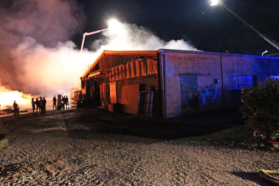 Feu de bâtiment agricole à Montdragon : 70 sapeurs-pompiers engagés