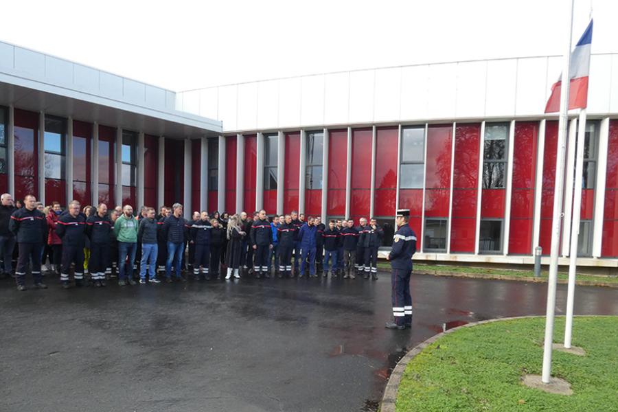 Minute de silence observée en hommage aux 3 sapeurs-pompiers décédés
