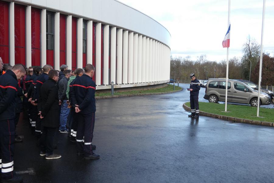 Minute de silence observée en hommage aux 3 sapeurs-pompiers décédés