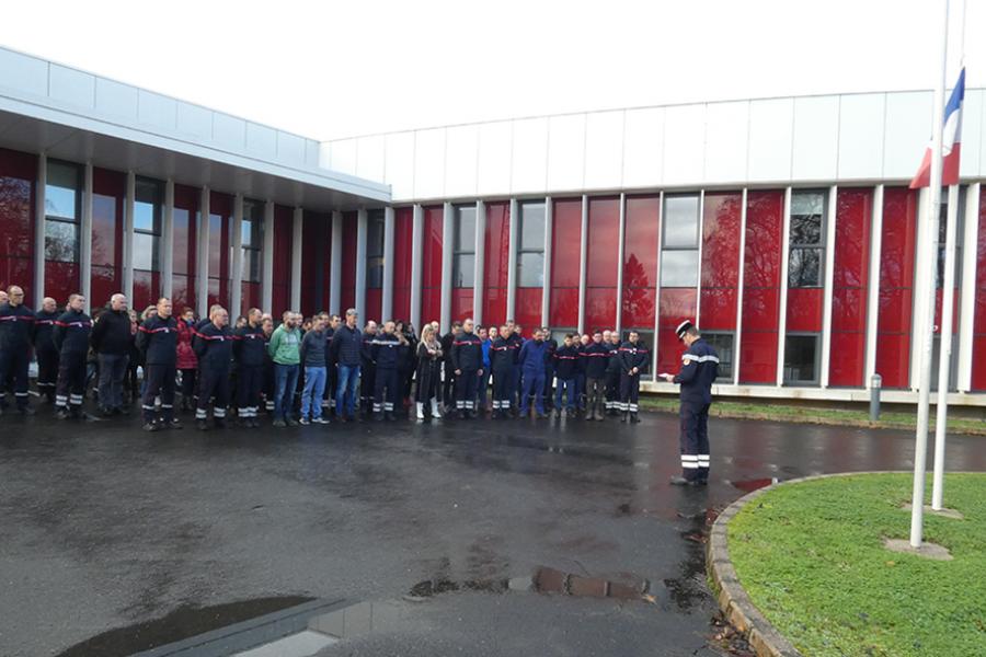 Minute de silence observée en hommage aux 3 sapeurs-pompiers décédés