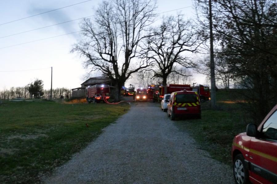 Une maison en rénovation détruite par les flammes