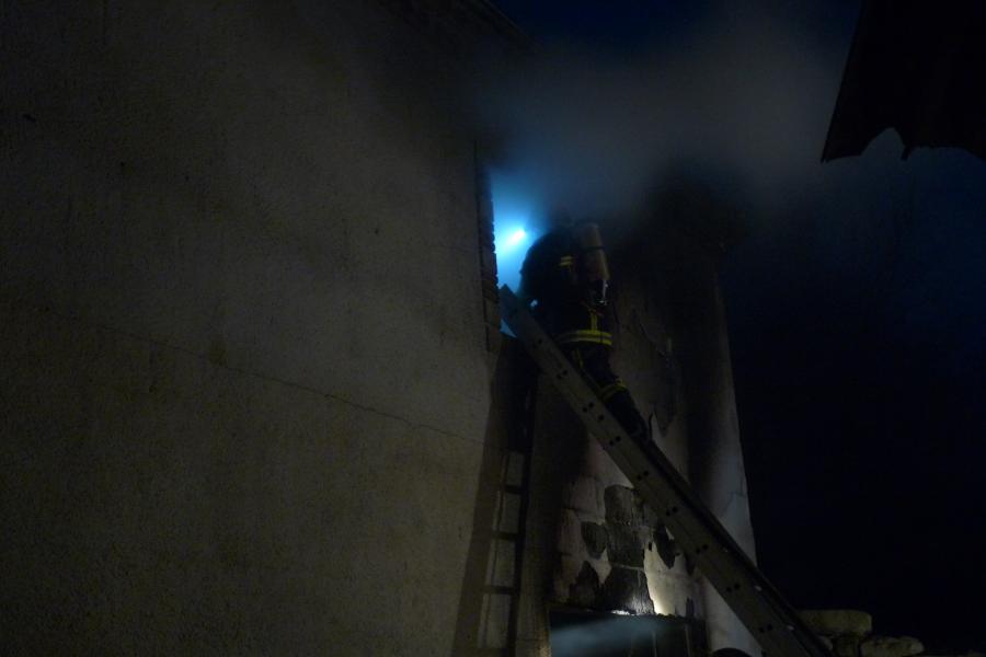 Une maison en rénovation détruite par les flammes